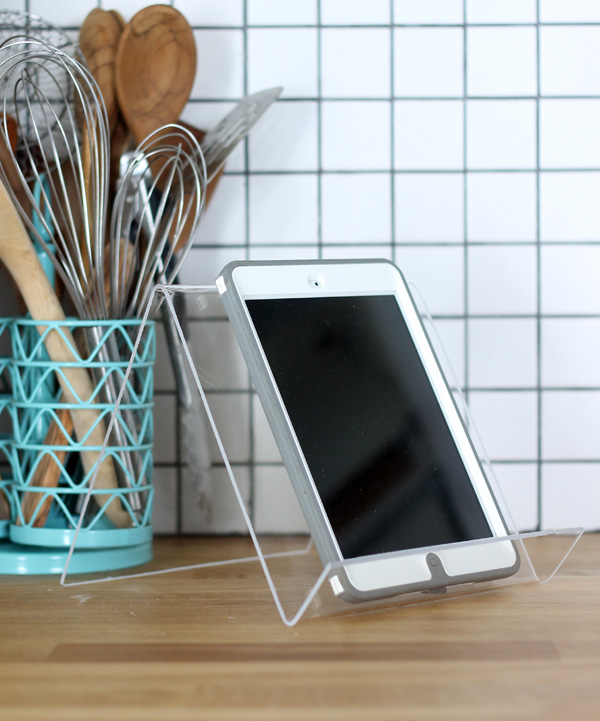 plexiglass-iPad-stand