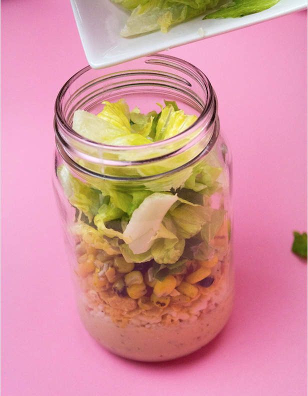 salad in a jar, diy salad, easy salad recipe, easy salad ideas, easy summer salad recipessalad in a jar, diy salad, easy salad recipe, easy salad ideas, easy summer salad recipes