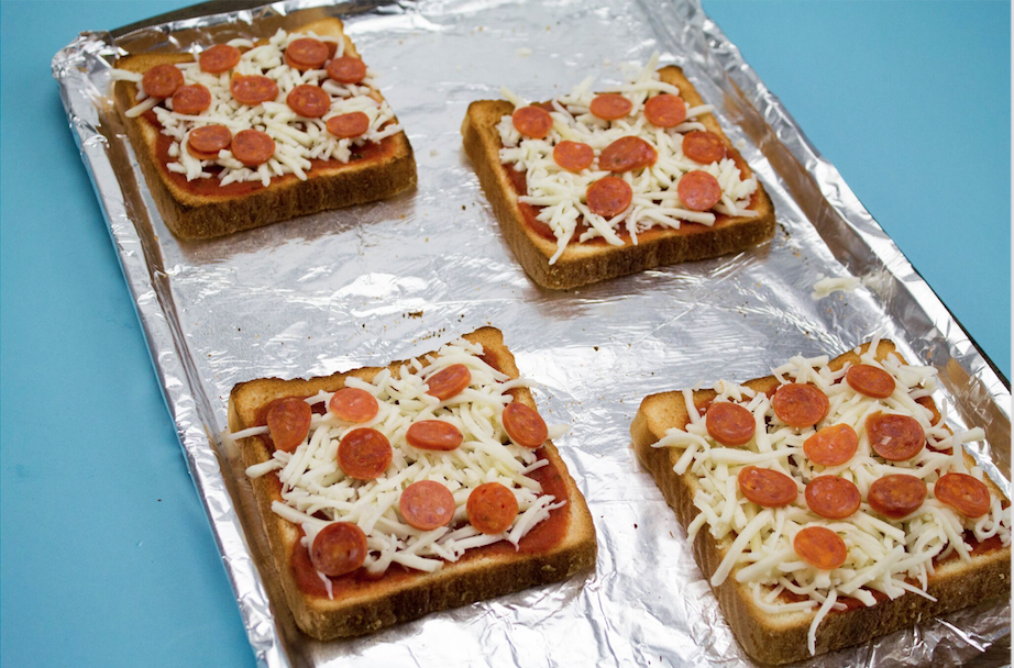 easy pizza recipes, easy snack ideas, kid friendly snacks, toast pizza, easy snack ideas for kids