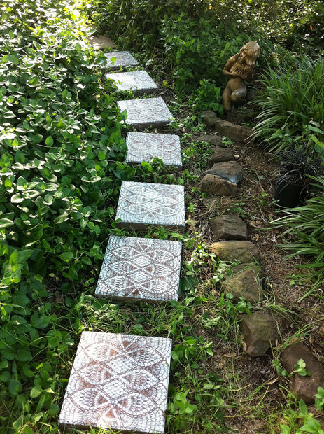 How to Make Lace-like Stepping Stones 