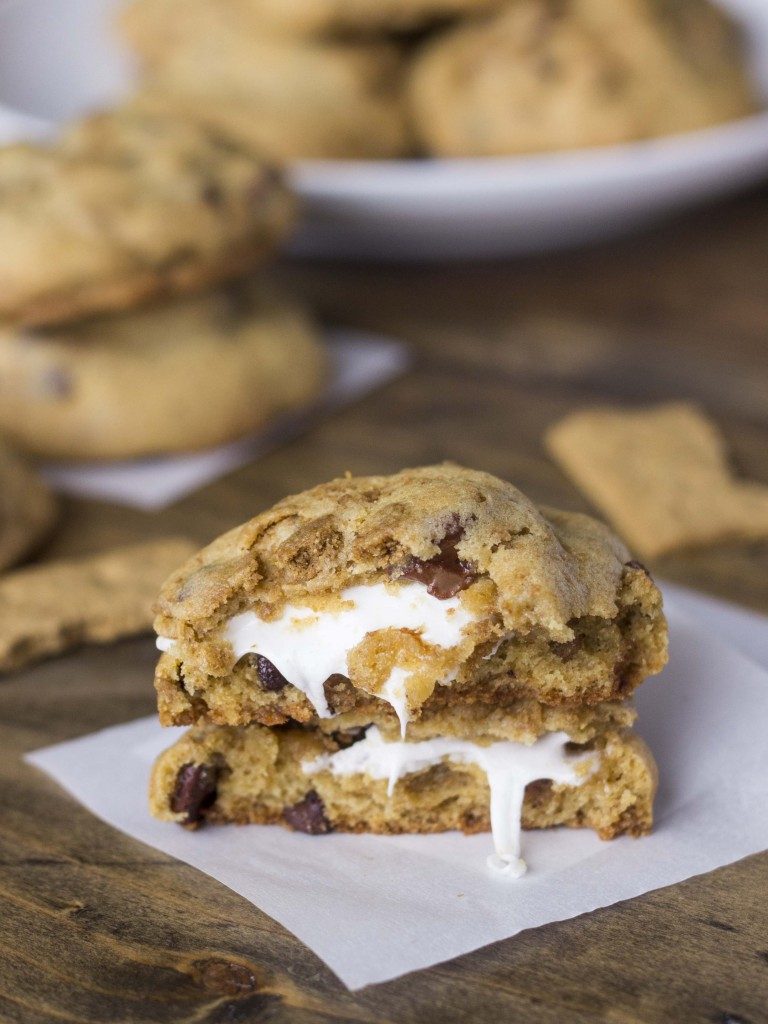 MARSHMALLOW STUFFED S'MORES COOKIES 