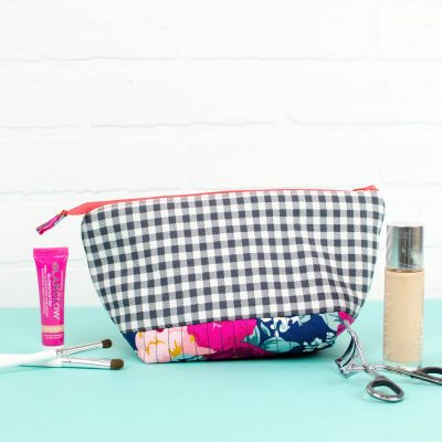 How to Make a Quilted Makeup Bag thumbnail