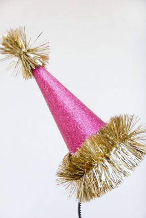 DIY GLITTER HOLIDAY PARTY HATS