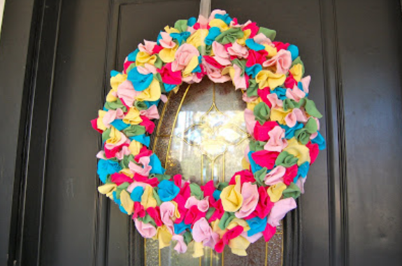 你可以用旧衬衫做的花环