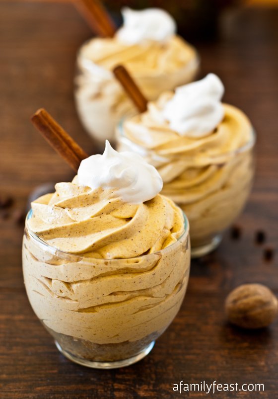 no-bake pumpkin cheesecake garnish with additional whipped topping