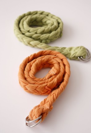 你可以用旧衬衫编织腰带