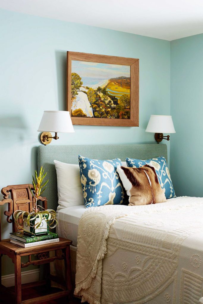 用壁灯代替灯以节省空间