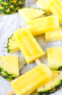 A delicious and fresh pineapple lemonade ice pops for the summer