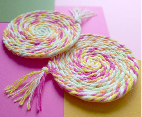 swirly twirly no-sew yarn coasters