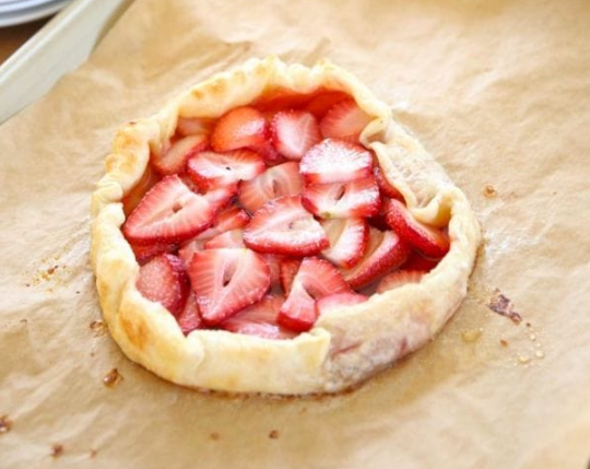 Skinny strawberry tart
