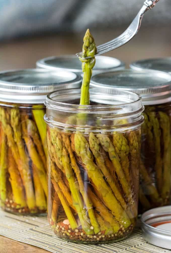 a delicious and spicy pickled asparagus recipe