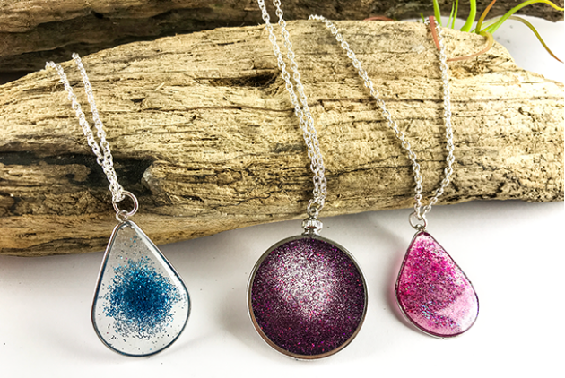 Glitter resin necklaces