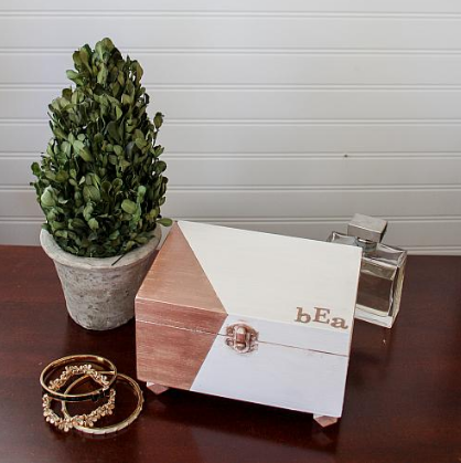 Jewelry box with a rose gold geometric design and a name Bea on it