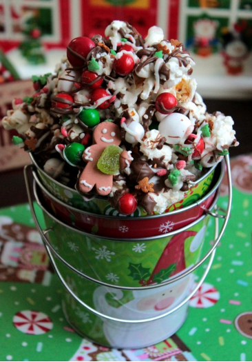 Yummy Chocolate Christmas Popcorn 