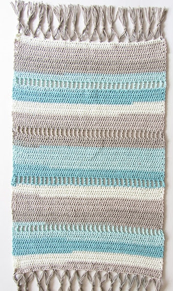 COASTAL INDOOR RUG – FREE CROCHET PATTERN MADE WITH CARON COTTON CAKES