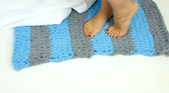 BEAUTIFUL AND COLORFUL FINGER KNITTED RUG