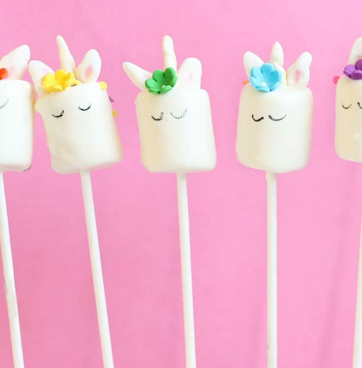 marshmallow pops decorated to looks like a unicorns