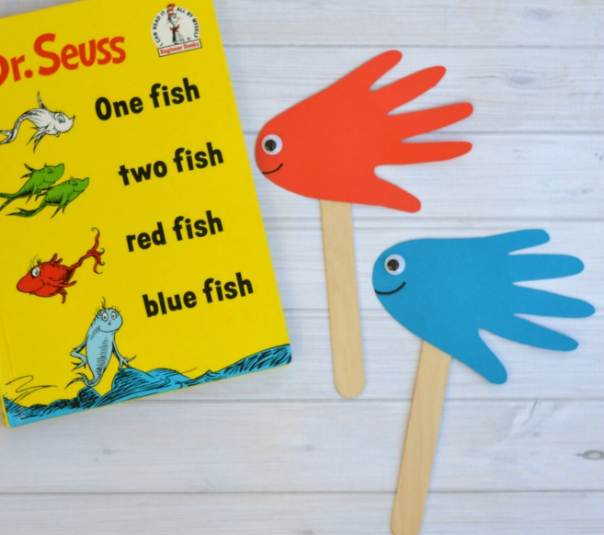 RED FISH BLUE FISH HANDPRINT PUPPETS FUN SIMPLE CRAFT FOR KIDS