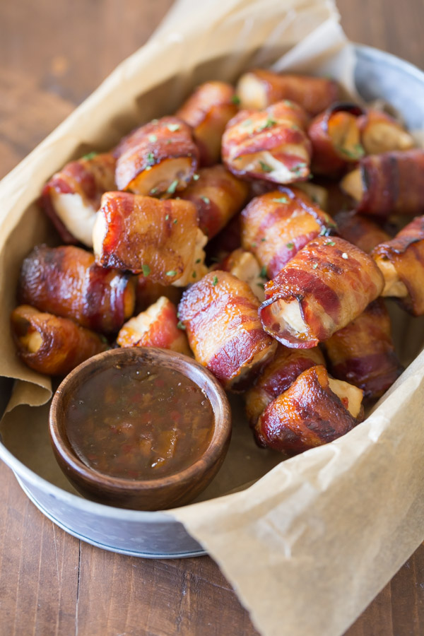 Bacon-wrapped chicken bites with apricot pepper dipping sauce