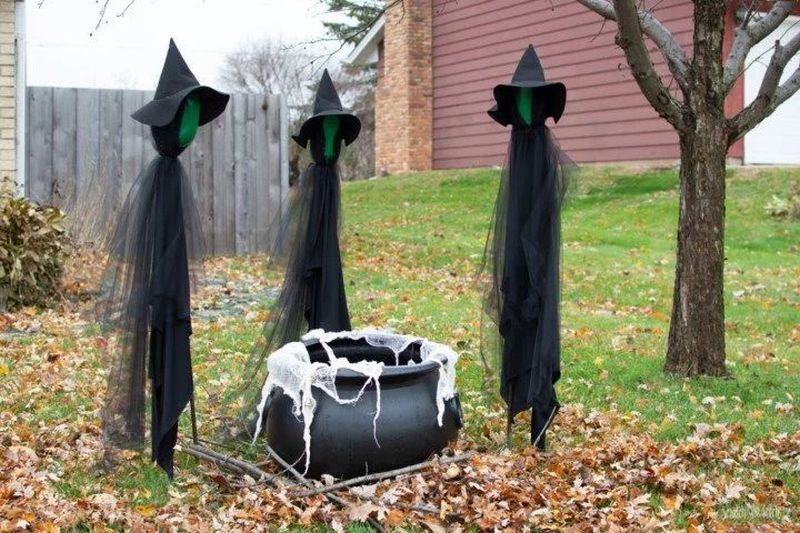 3 WITCHES AND A CAULDRON DIY HALLOWEEN DECORATIONS