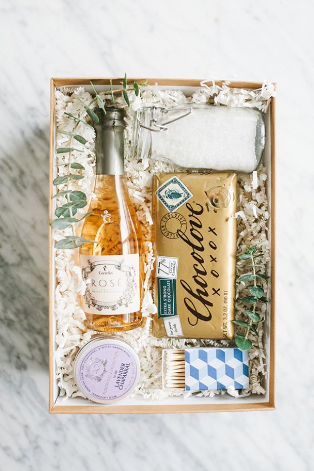 CHARMING BUBBLE BATH GIFT BOX for relaxation