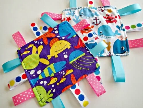 Handledning för Crinkle Ribbon Leksak för bebisar 