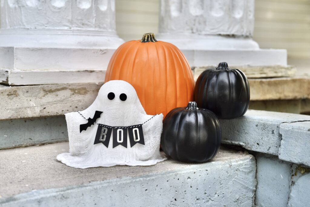 DIY CHEESECLOTH HALLOWEEN GHOST