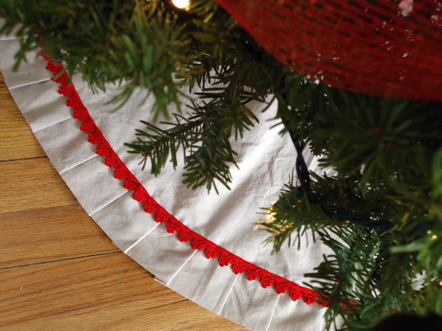 Pleated Christmas tree skirt