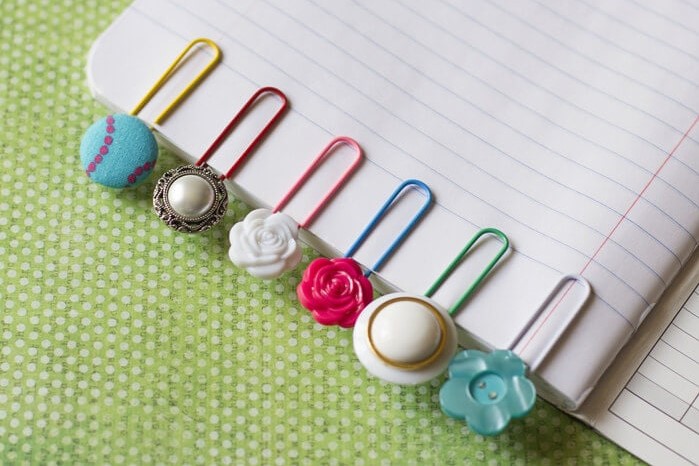 SIMPLE AND CUTE BUTTON BOOKMARKS fun, quick and easy