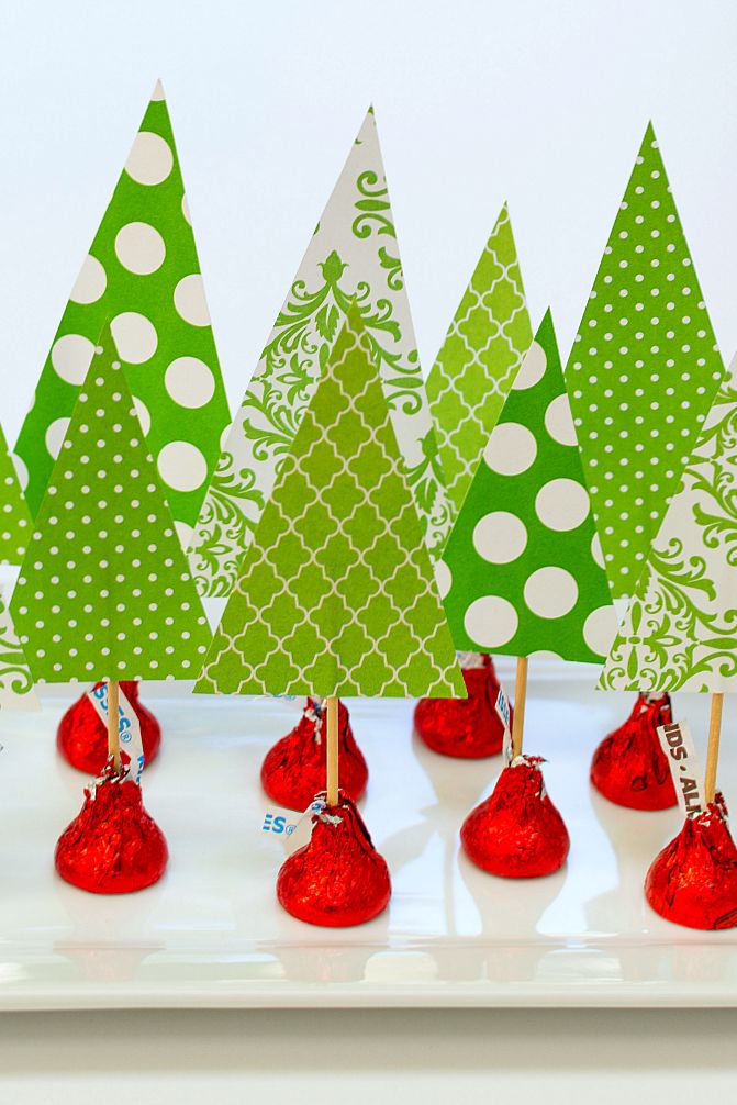 CHOCOLATE CHRISTMAS CENTERPIECE Crafts with Kids & Kisses 