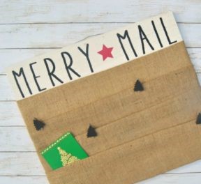 DIY CHRISTMAS CARD DISPLAY HOLDER Merry Mail board