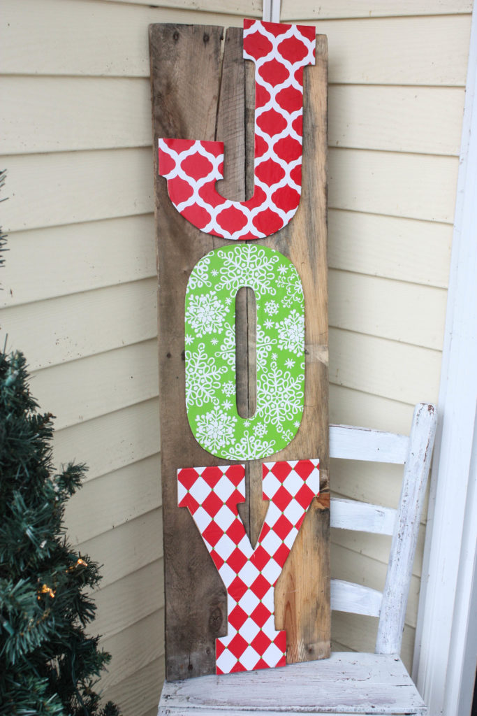 Super Fast and Easy DIY Joy Pallet Sign Christmas Decor