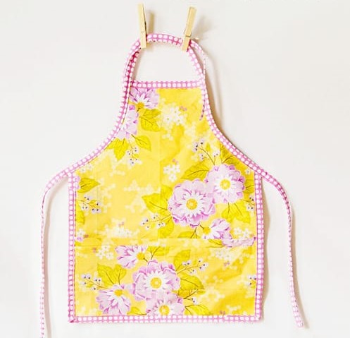 Cute and easy DIY Child’s Apron craft project 
