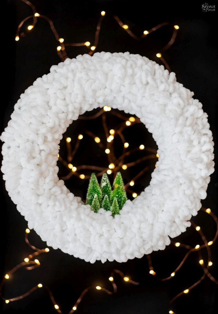 DIY Winter Loop Yarn Wreath Christmas Holiday Decor