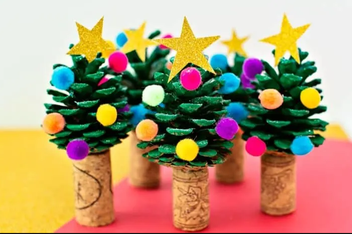 PINE CONE CHRISTMAS TREE CRAFT FUN AND COLORFUL PROJECTS FOR KIDS