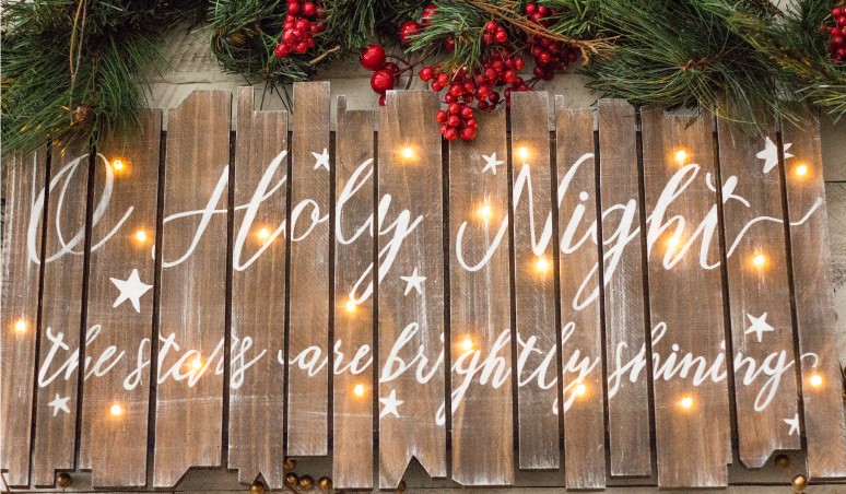 DIY Rustic Light-Up Christmas Sign For Christmas