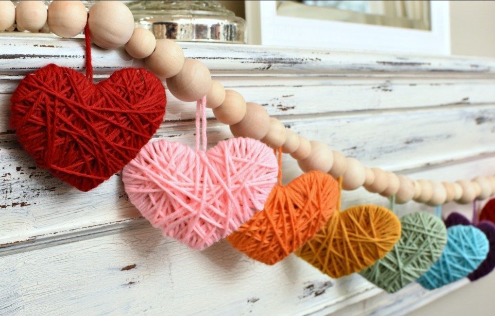 MULTICOLORED YARN HEART GARLAND FOR VALENTINE'S DAY