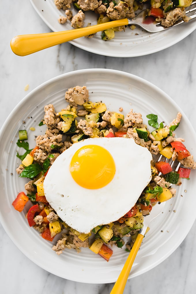 PALEO GROUND TURKEY HASH WITH SQUASH AND PEPPERS simple breakfast in just 5 minutes