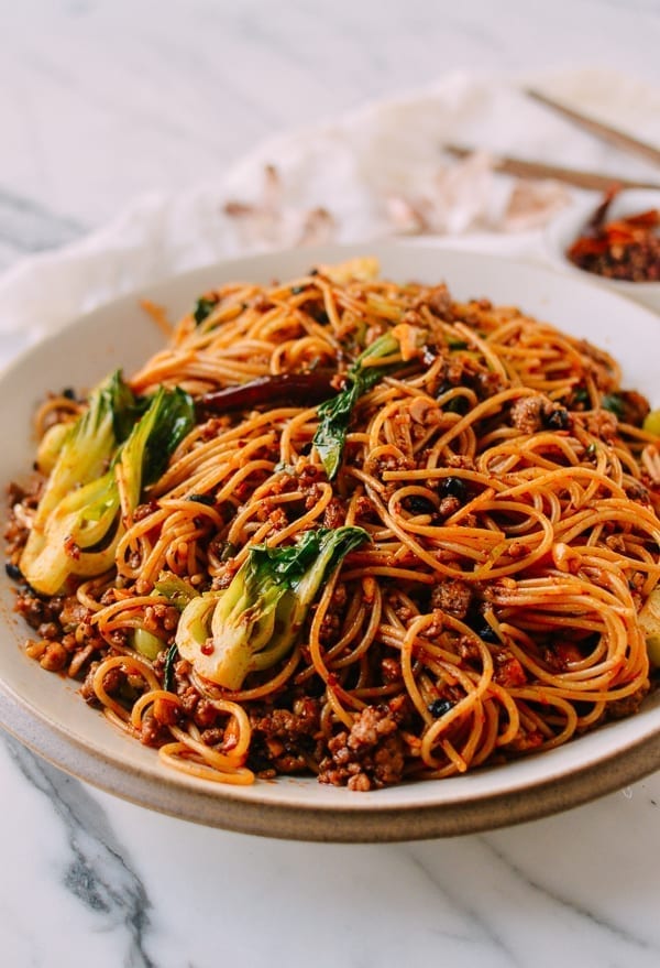 SPICY CRISPY PORK NOODLES MADE WITH SPAGHETTI flavorful and easy dish 
