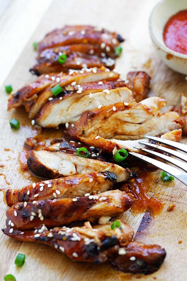 GARLIC SRIRACHA CHICKEN a juiciest and mouthwatering recipe in 10 minutes for a healthy and family-friendly dinner