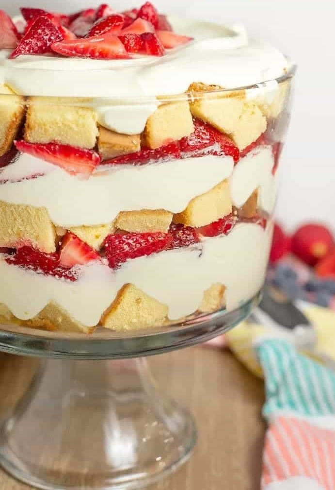 strawberry trifle with pound cake