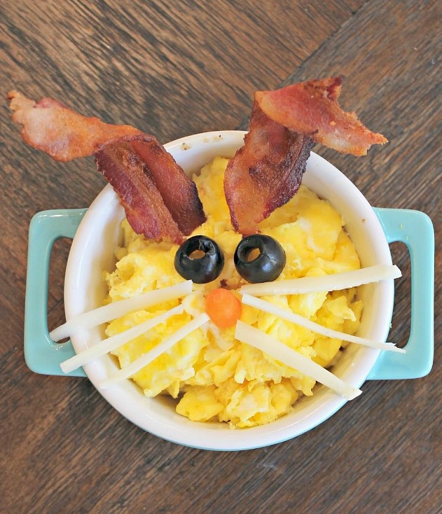 Quick and easy to make SCRAMBLED EGG BUNNIES breakfast for kids