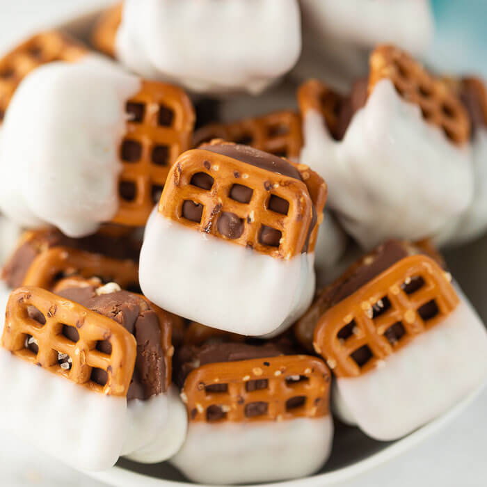 Snicker chocolate pretzels easy dessert to make 