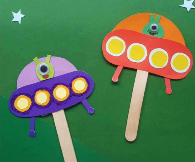 super fun and easy spaceship craft with a green alien