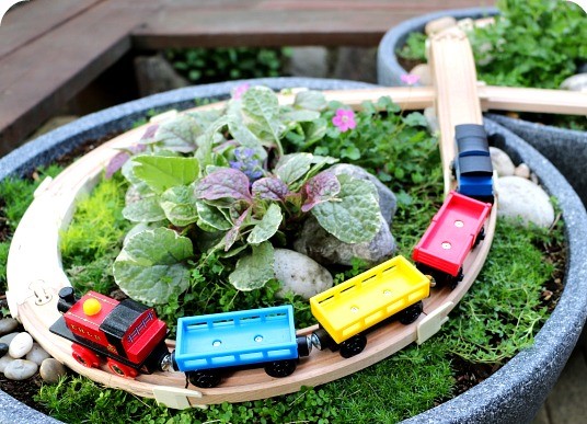 DIY OUTDOOR TRAIN TABLE WOODEN GARDEN RAILWAY FOR KIDS