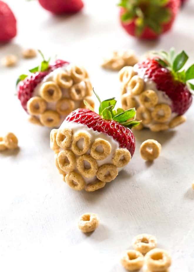 Yogurt-Dipped Cheerios Strawberries - a healthy snack to keep the kids happy and fed during the summer