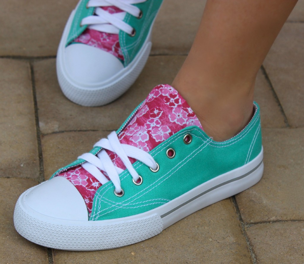 Cute And Easy DIY Fabric Accent Sneakers