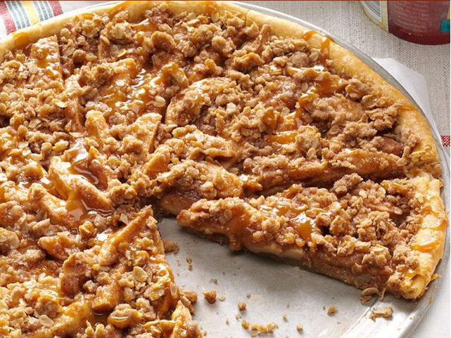 Apple crisp pizza drizzle with caramel topping