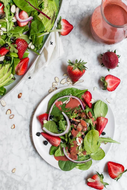 strawberry spinach salad with strawberry balsamic dressing