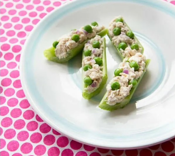 Tuna Canoes an easy to make back to school lunch